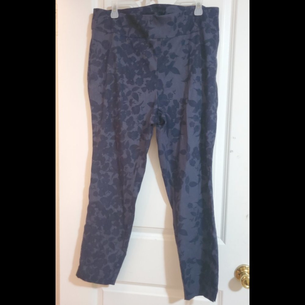 NY&Co 7th Avenue Stretch Pull-On Navy w/ Velvet Floral Print XL